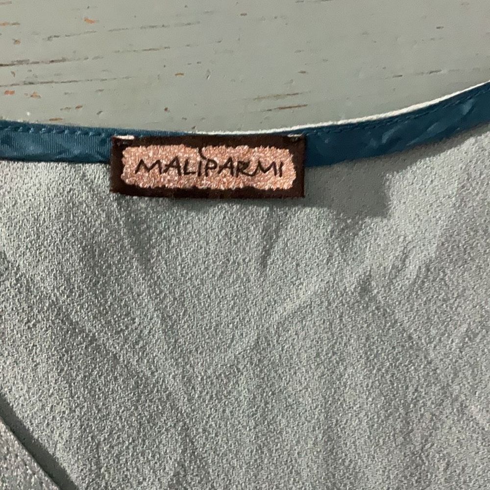 Maliparmi Green Split Button Back V Neck Sleevele… - image 6